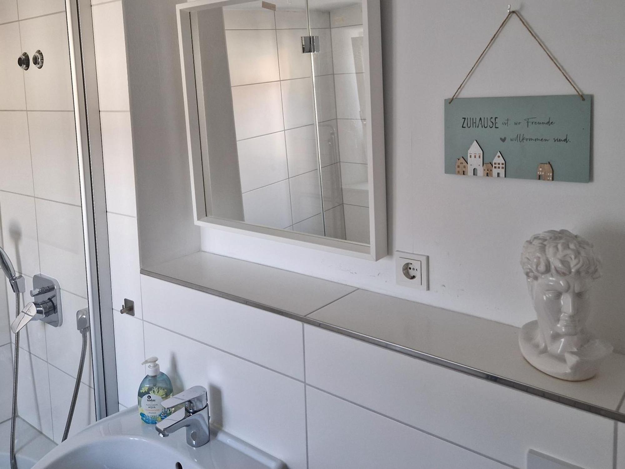 Apartments & Moeblierte Zimmer In Kahl Am Main, Kontaktloser Self Check-In, W-Lan, Schreibtisch, Duschbad, Kuechenzeile, Pkw-Plaetze Habitación foto